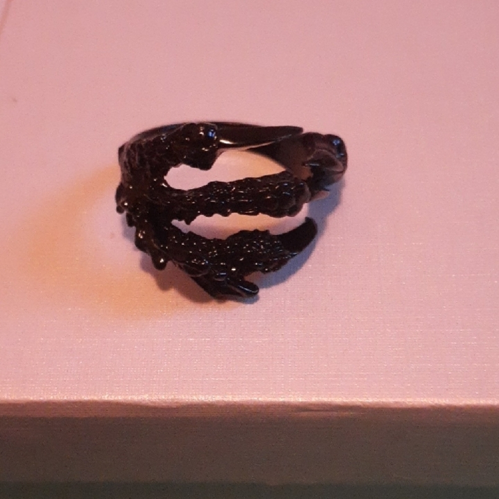 Black Claw Ring